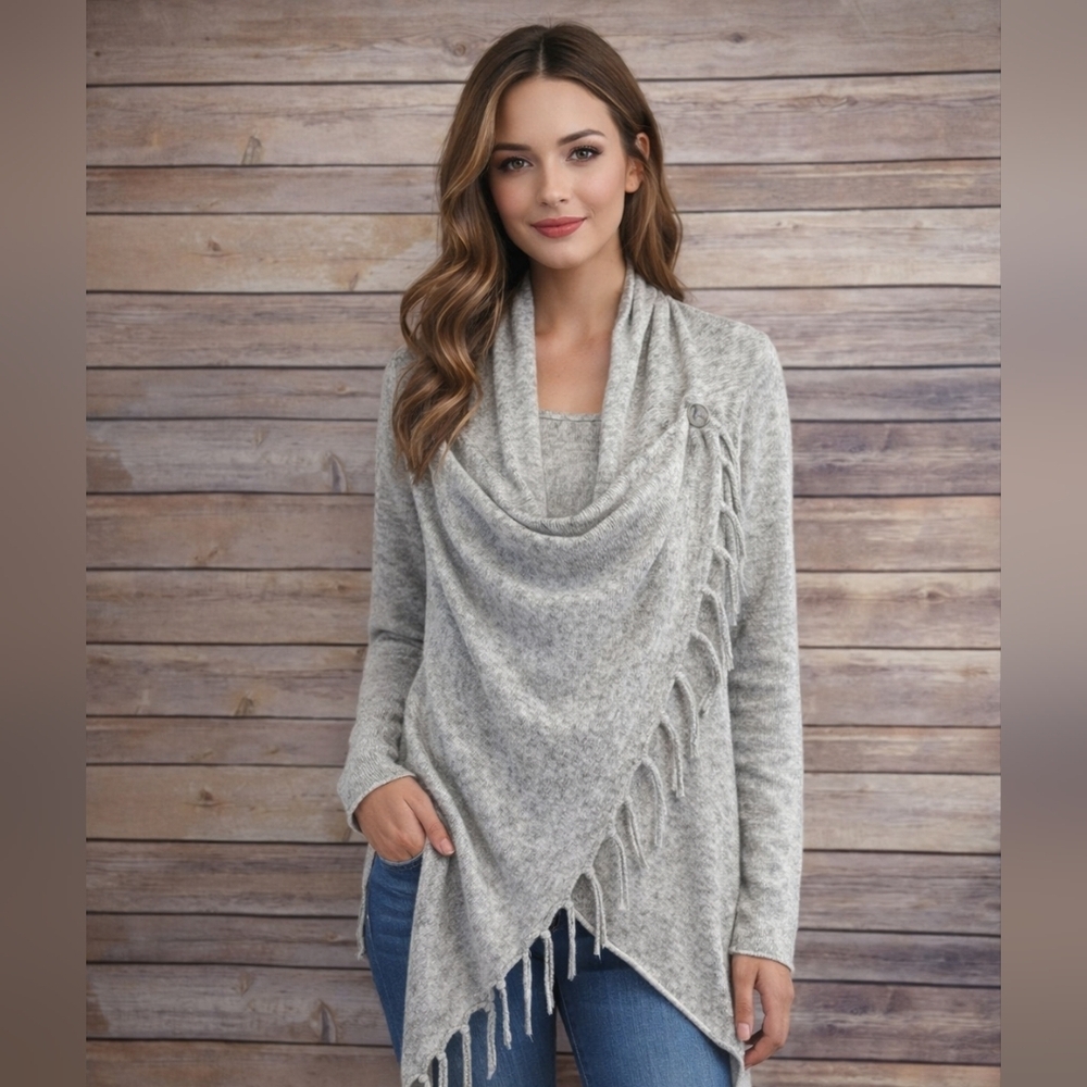 Love Stitch Gray/Cream Asymmetrical Fringe Sweater | Size L Cottagecore